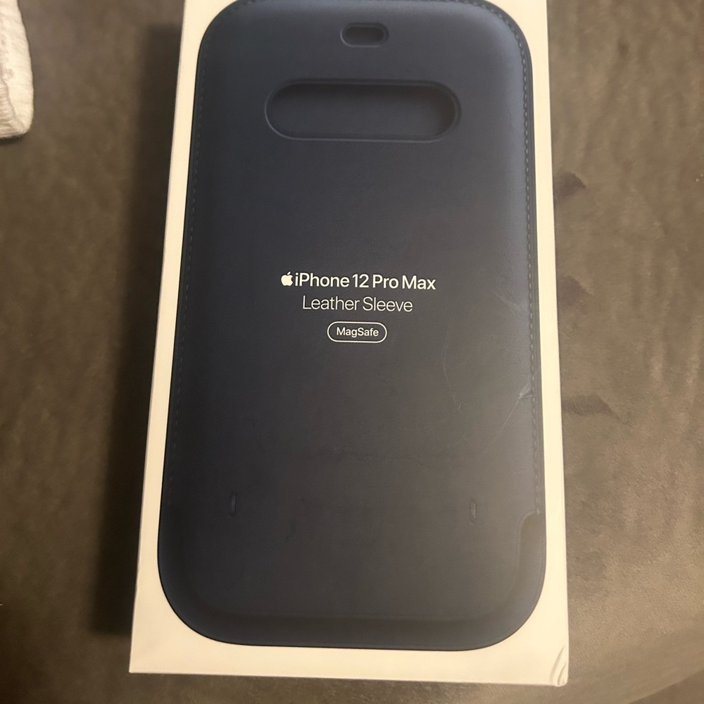 LEATHER IPHONE SLEEVE